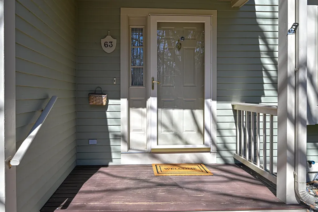 63 Peninsula Drive Stratham NH 03885