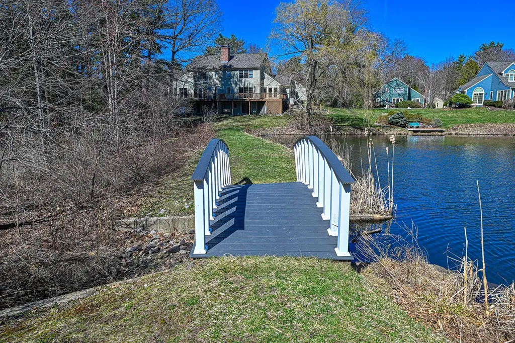63 Peninsula Drive Stratham NH 03885