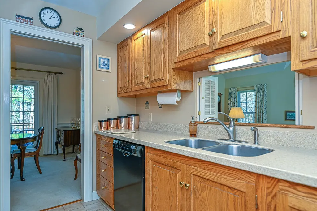 63 Peninsula Drive Stratham NH 03885