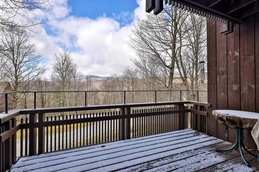 879 East Ash Road Plymouth VT 05056