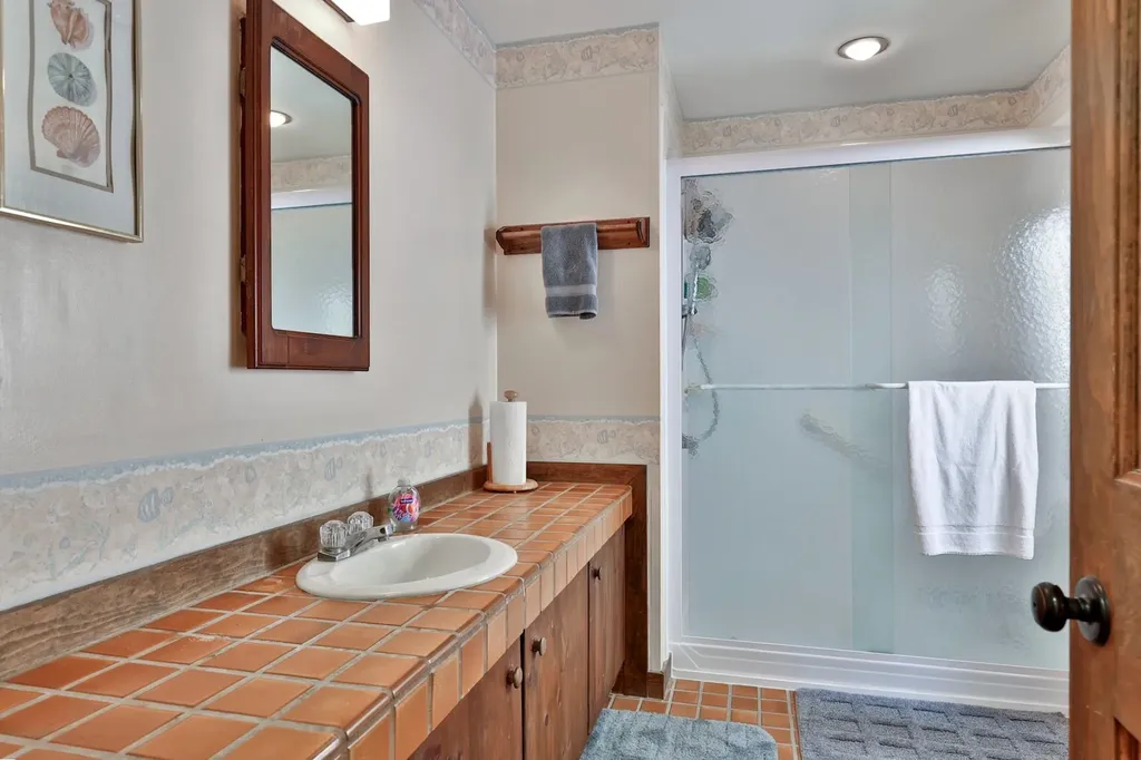 879 East Ash Road Plymouth VT 05056
