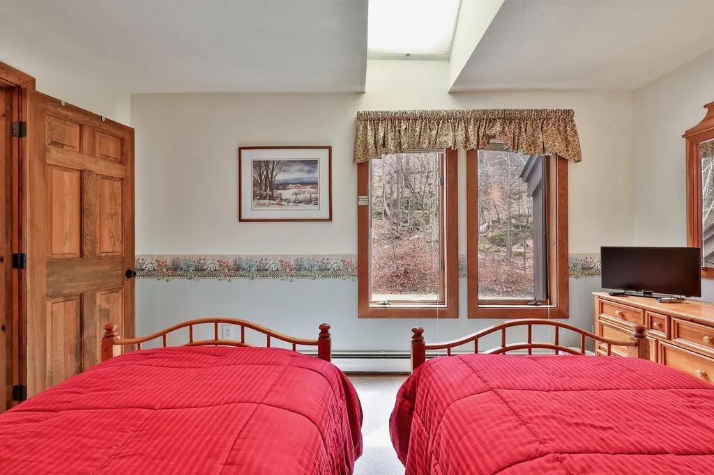 879 East Ash Road Plymouth VT 05056