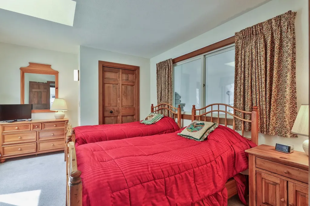 879 East Ash Road Plymouth VT 05056