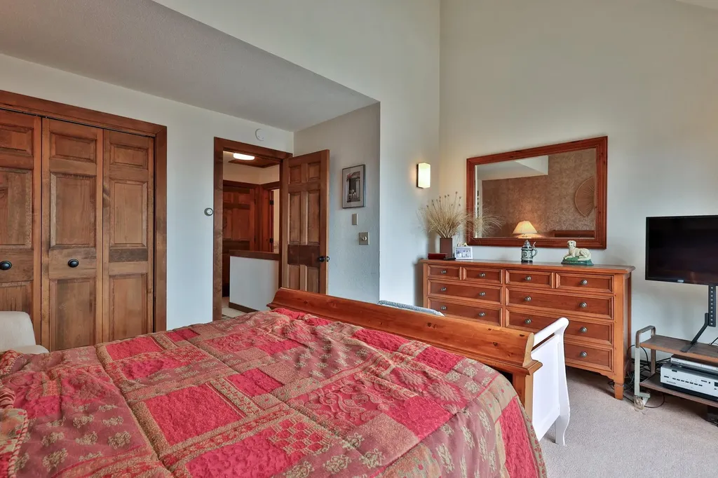 879 East Ash Road Plymouth VT 05056