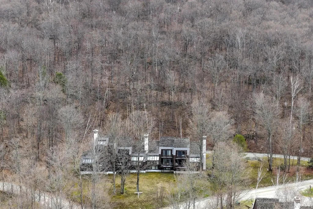 879 East Ash Road Plymouth VT 05056