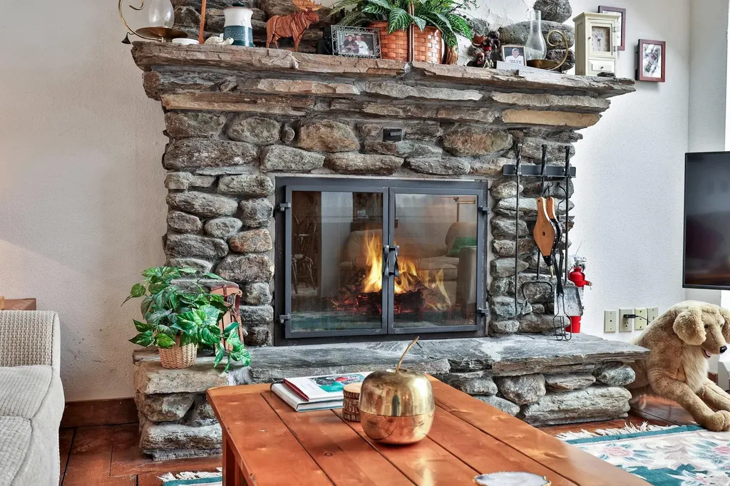 879 East Ash Road Plymouth VT 05056