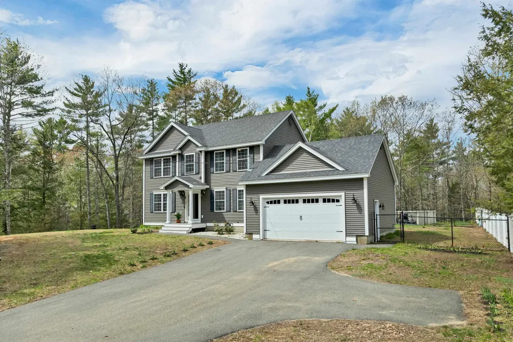 17 Blueberry Hill Road Raymond NH 03077