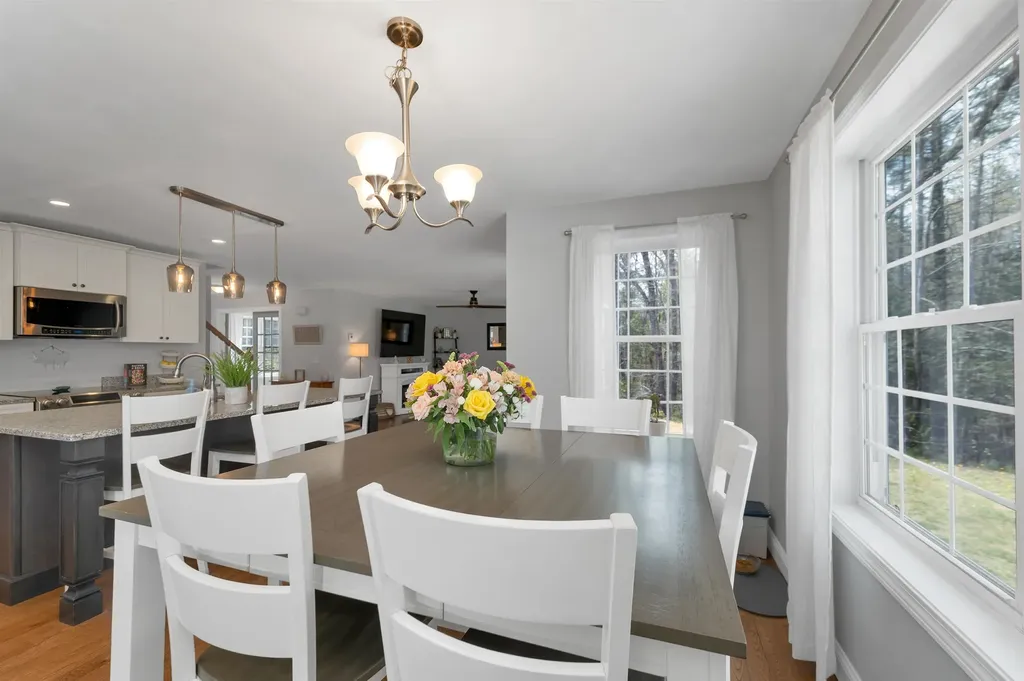 17 Blueberry Hill Road Raymond NH 03077