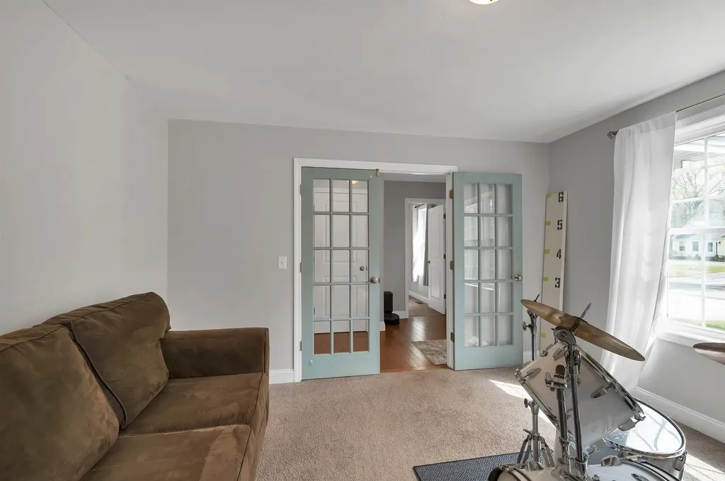 17 Blueberry Hill Road Raymond NH 03077