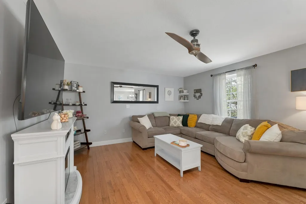17 Blueberry Hill Road Raymond NH 03077