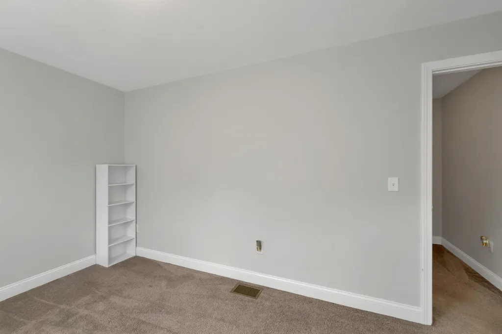 17 Blueberry Hill Road Raymond NH 03077