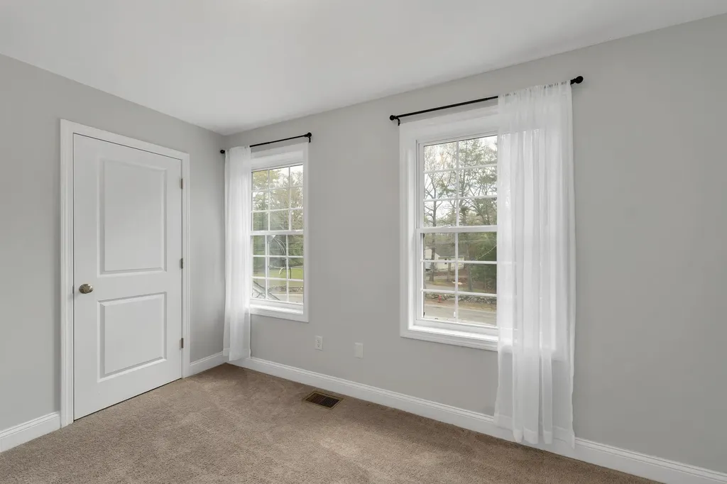 17 Blueberry Hill Road Raymond NH 03077