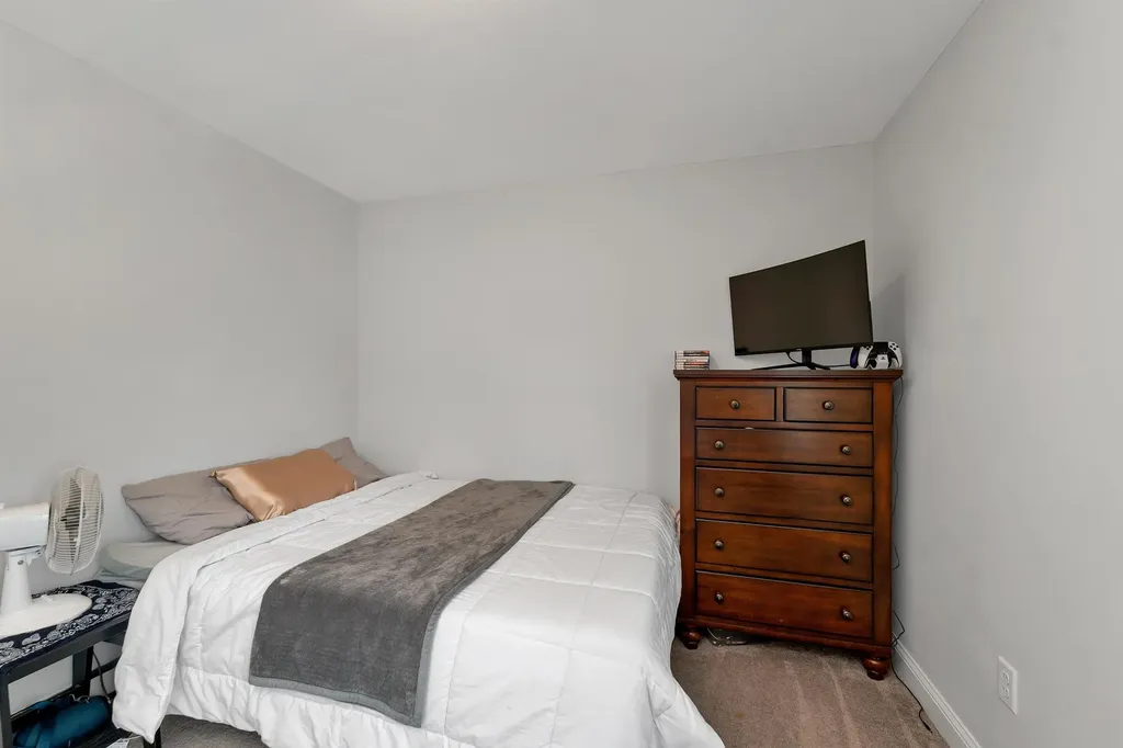 17 Blueberry Hill Road Raymond NH 03077