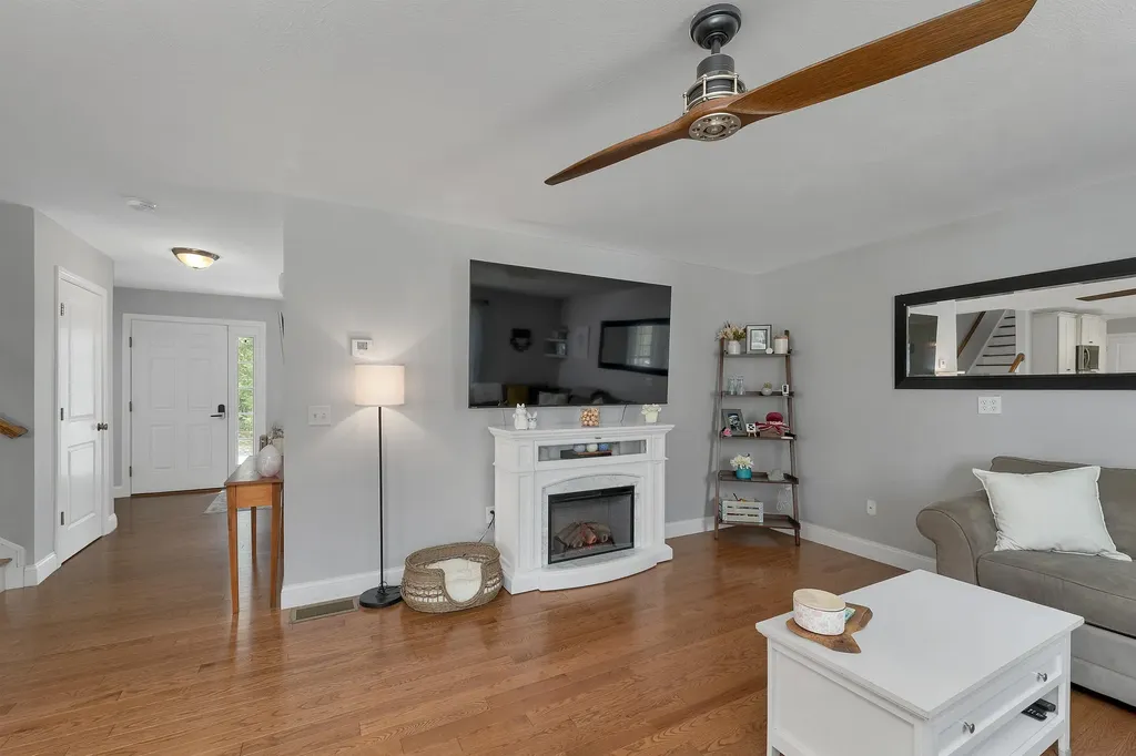 17 Blueberry Hill Road Raymond NH 03077