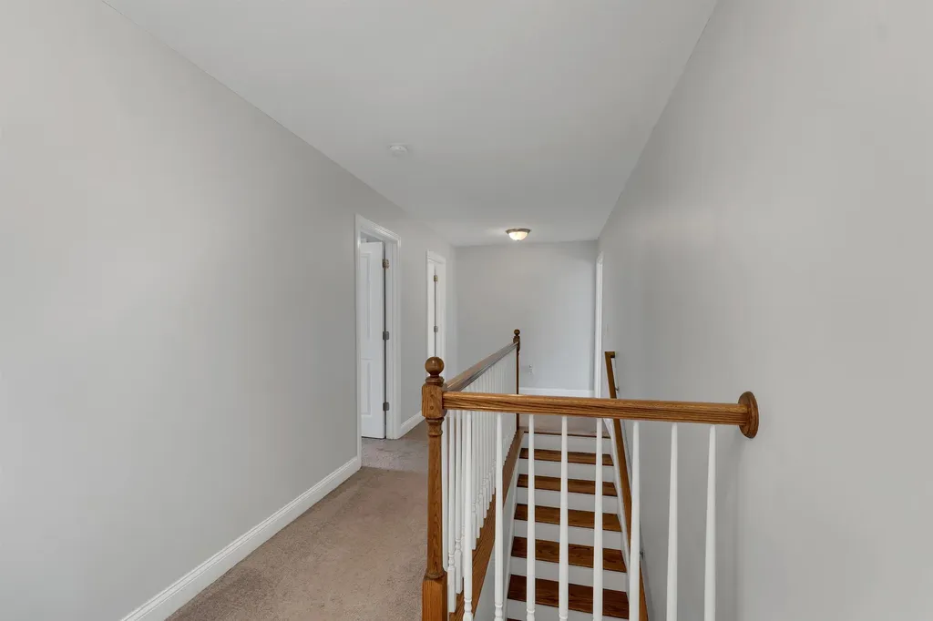 17 Blueberry Hill Road Raymond NH 03077