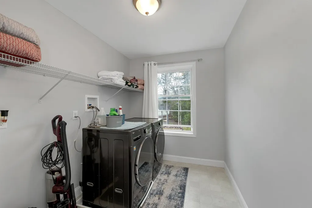 17 Blueberry Hill Road Raymond NH 03077