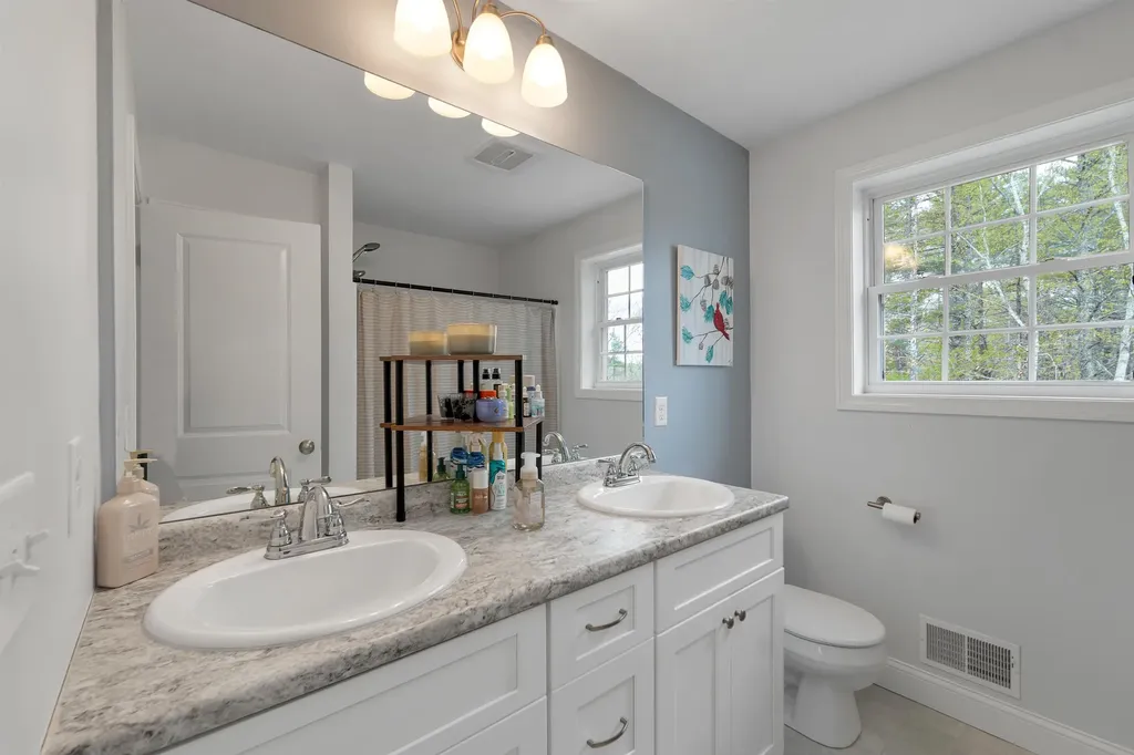 17 Blueberry Hill Road Raymond NH 03077