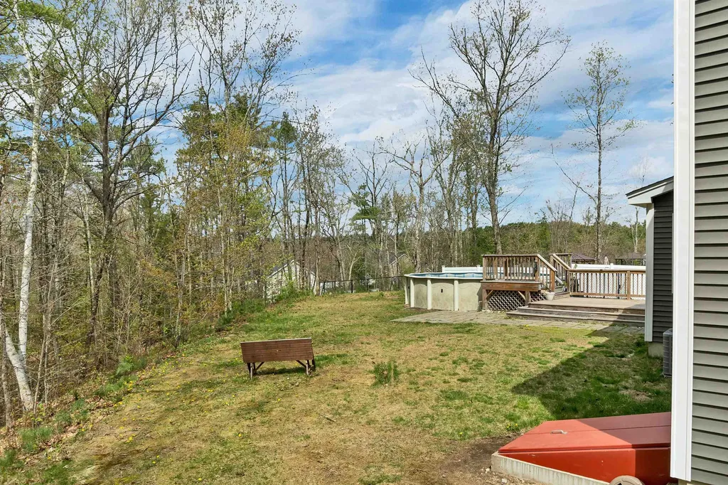 17 Blueberry Hill Road Raymond NH 03077