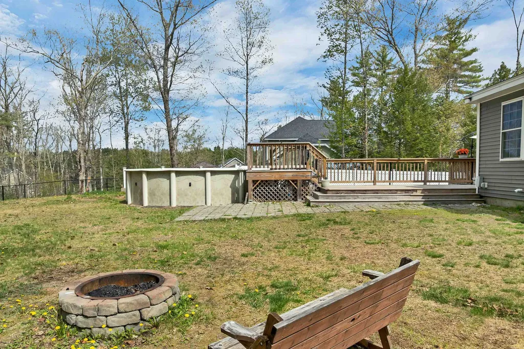 17 Blueberry Hill Road Raymond NH 03077