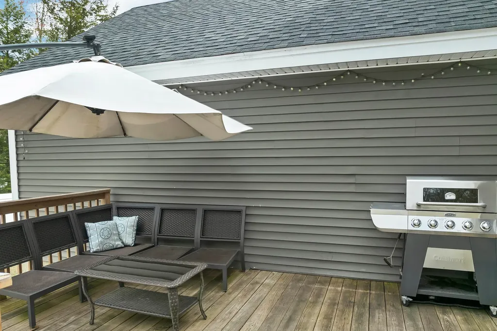 17 Blueberry Hill Road Raymond NH 03077