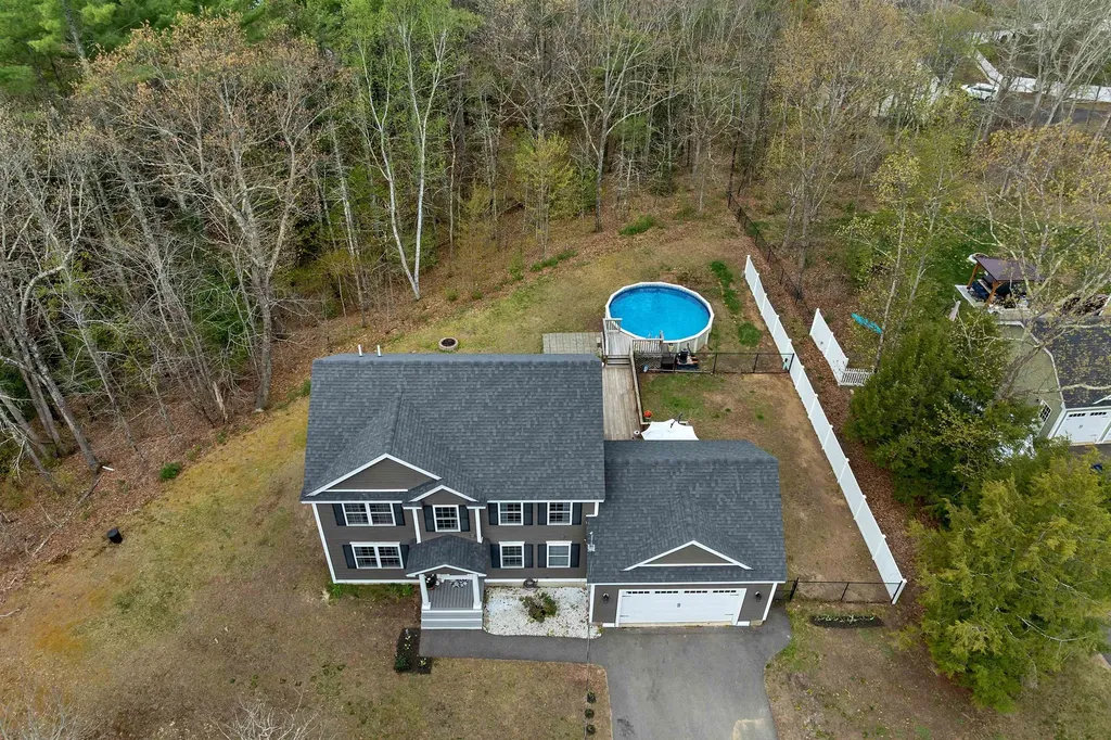 17 Blueberry Hill Road Raymond NH 03077