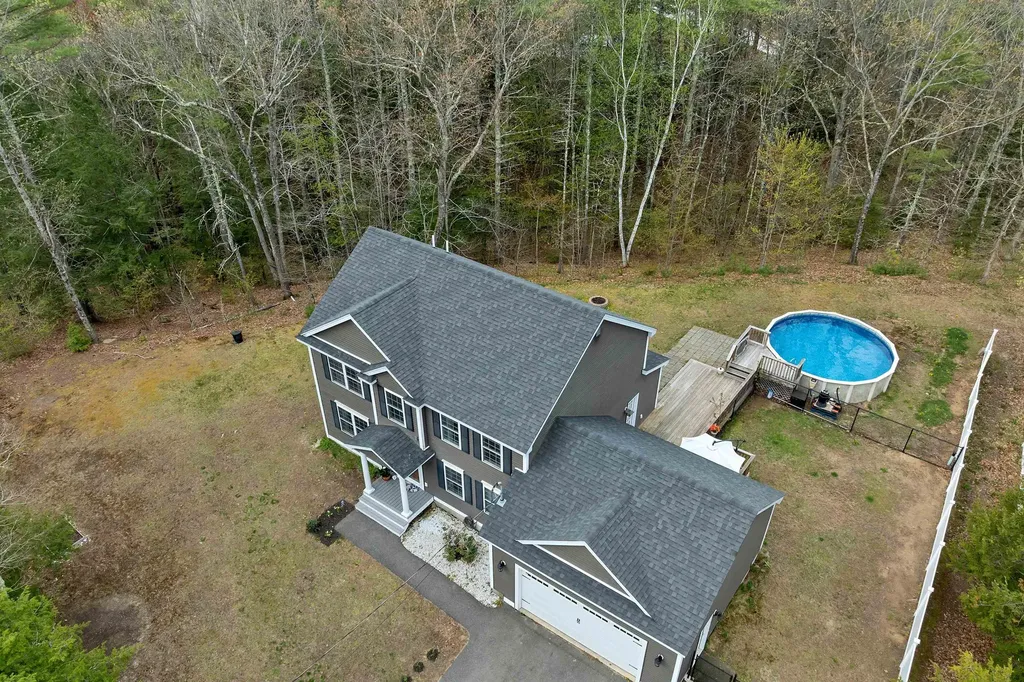 17 Blueberry Hill Road Raymond NH 03077