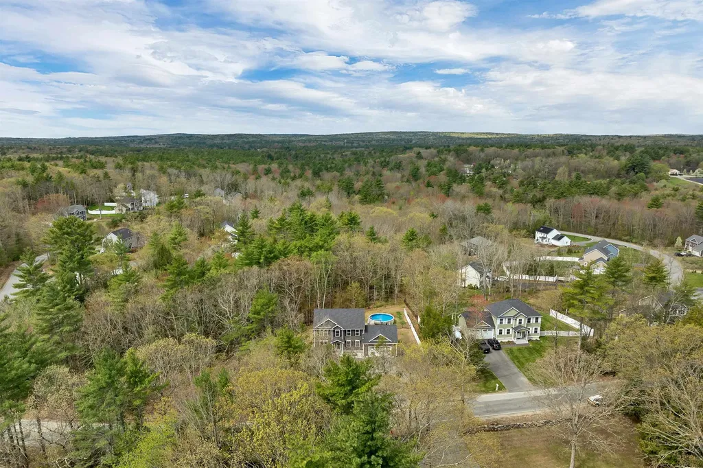 17 Blueberry Hill Road Raymond NH 03077