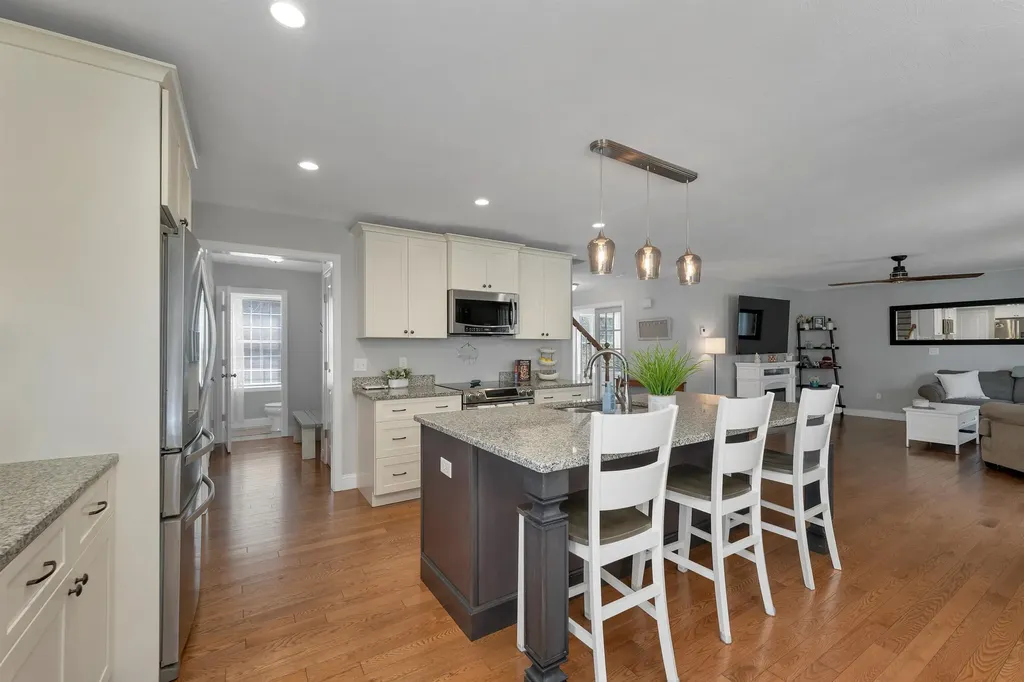 17 Blueberry Hill Road Raymond NH 03077