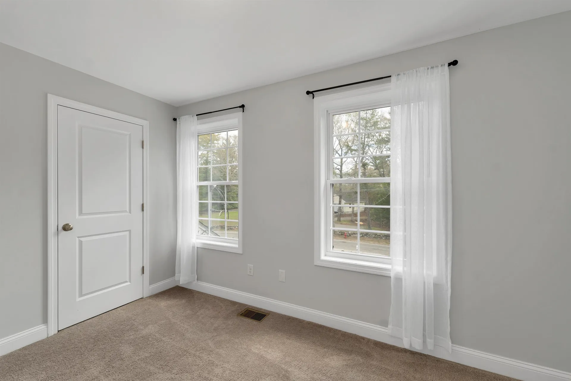 17 Blueberry Hill Road Raymond NH 03077
