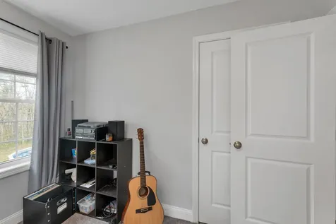 17 Blueberry Hill Road Raymond NH 03077