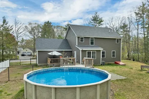 17 Blueberry Hill Road Raymond NH 03077