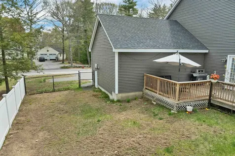 17 Blueberry Hill Road Raymond NH 03077