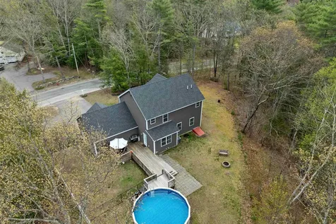 17 Blueberry Hill Road Raymond NH 03077