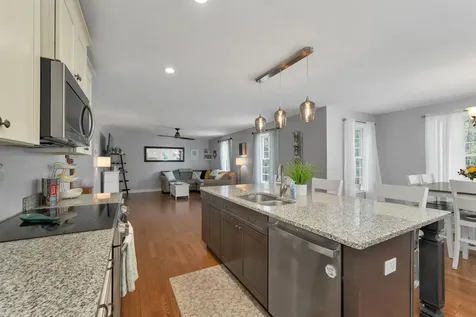 17 Blueberry Hill Road Raymond NH 03077