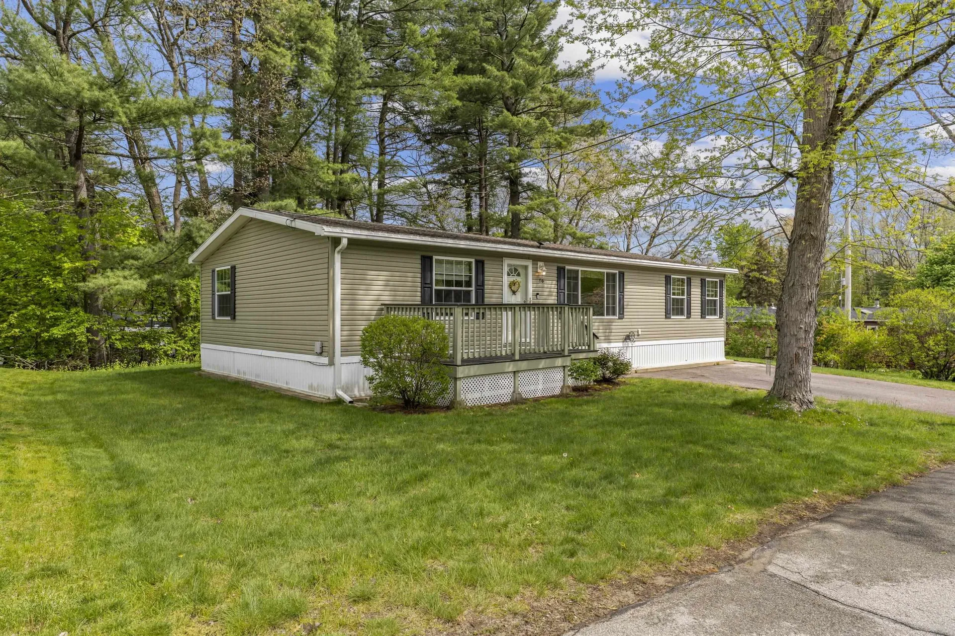 16 Eric Avenue Nashua NH 03062