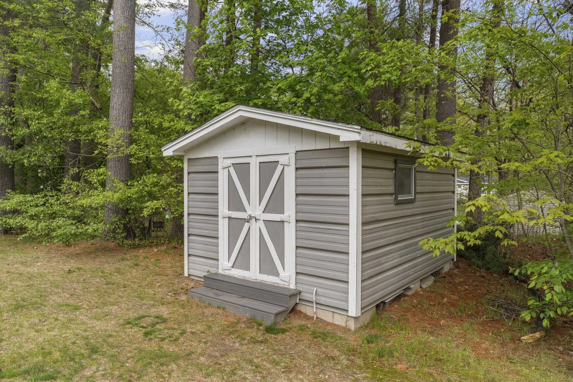 16 Eric Avenue Nashua NH 03062
