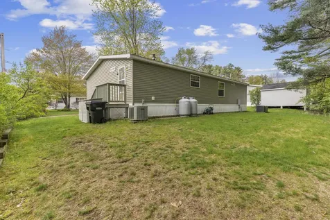16 Eric Avenue Nashua NH 03062