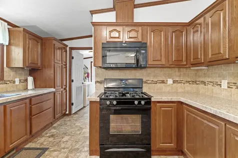 16 Eric Avenue Nashua NH 03062