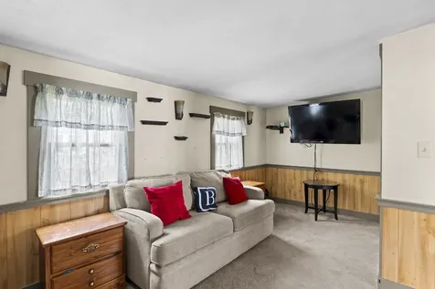 53 Hilton Avenue Exeter NH 03833-4131