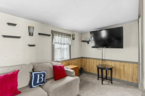 53 Hilton Avenue Exeter NH 03833-4131