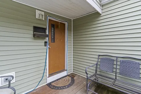 53 Hilton Avenue Exeter NH 03833-4131