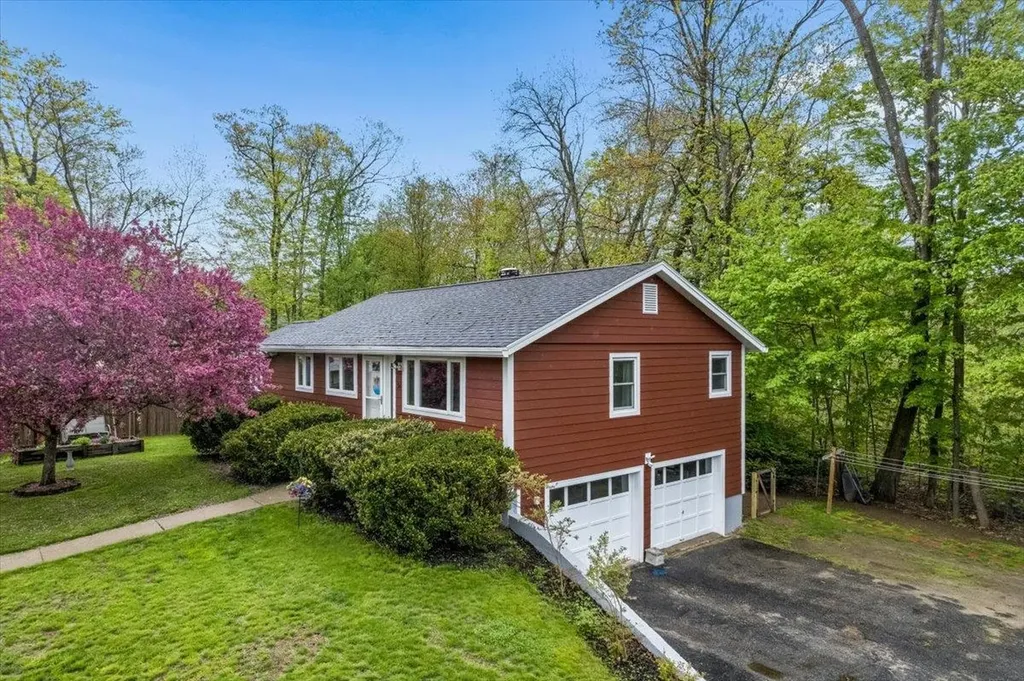 36 Oakwood Circle Milford NH 03055