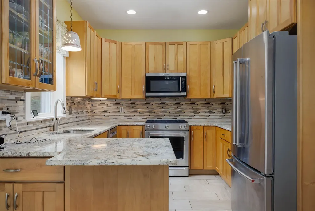 34 Shorewood Estates Road Unity NH 03773