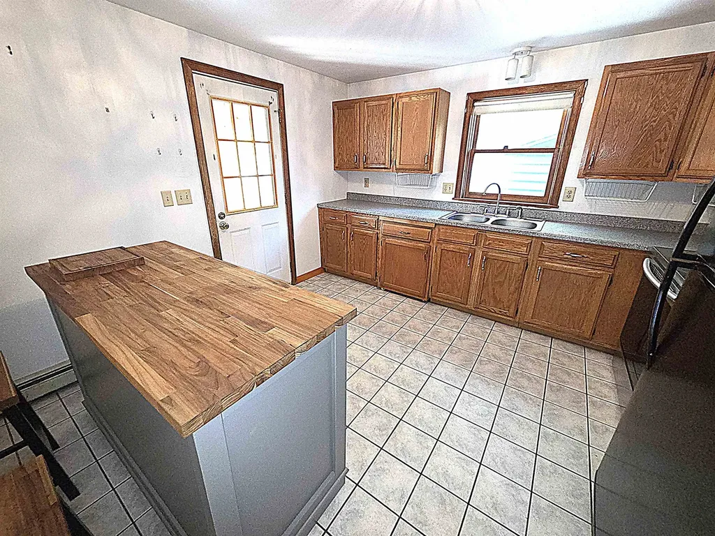 71 Myrtle Street Hillsborough NH 03244