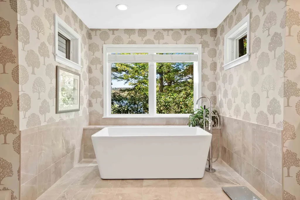 986 Lakeshore Drive New London NH 03257