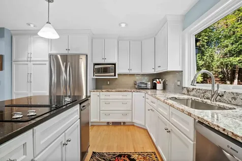 986 Lakeshore Drive New London NH 03257