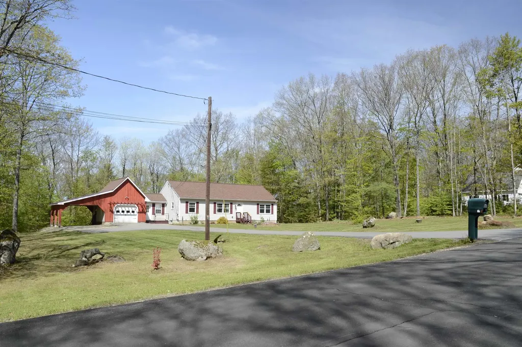 30 Acorn Drive Winchester NH 03470