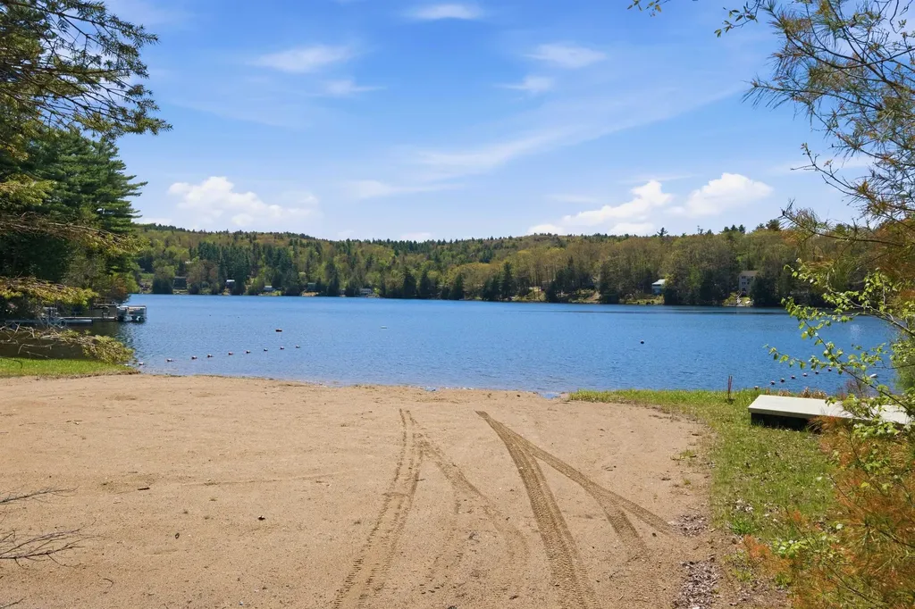 111 Fox Drive Gilmanton NH 03237
