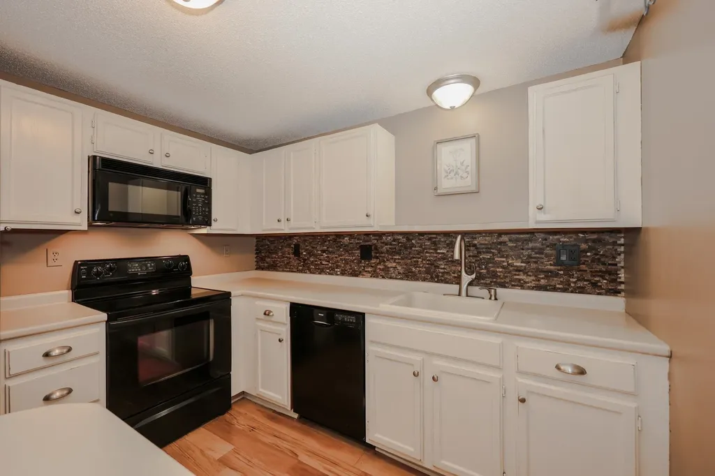 125 Indian Rock Road Merrimack NH 03054