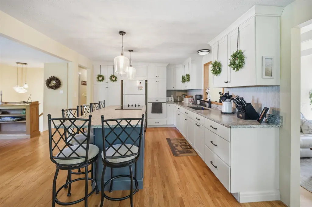 43 Matthias Street Salem NH 03079